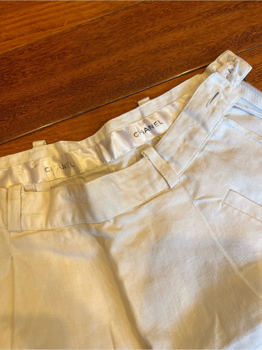 Vintage Chanel White High-Waist Tailored Linen Shorts - Picture 2 of 5